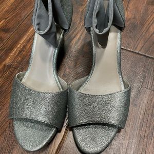 Pebble leather 2 1/2 wedge